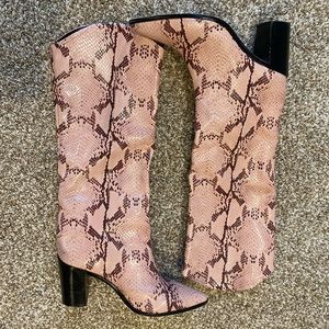 Schutz analeah boot. Excellent condition. Size 8.5. Like new condition.